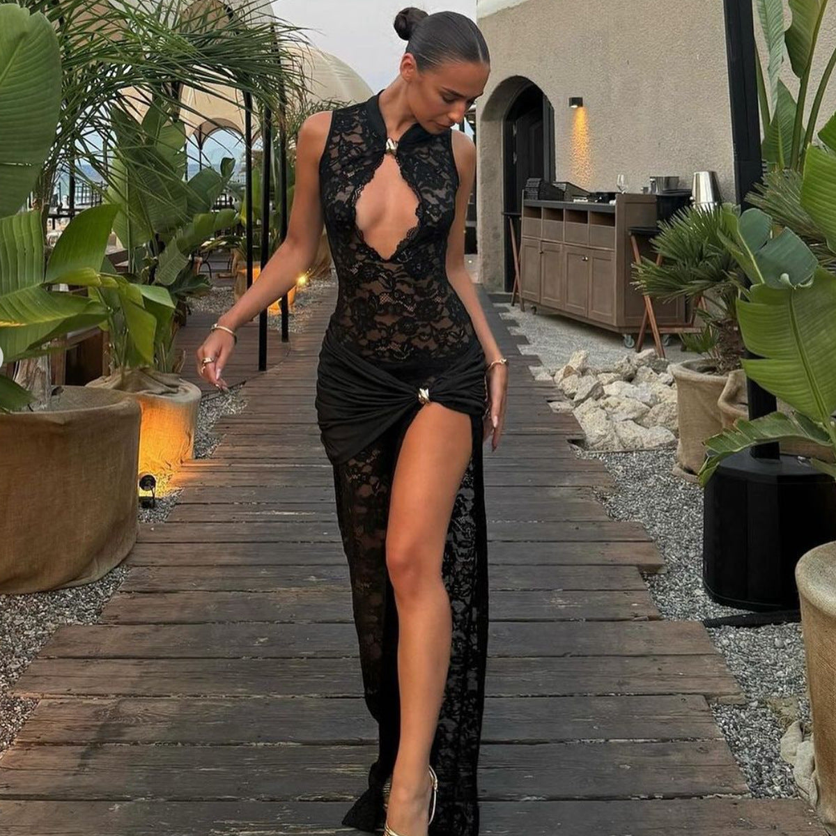 sleeveless dress